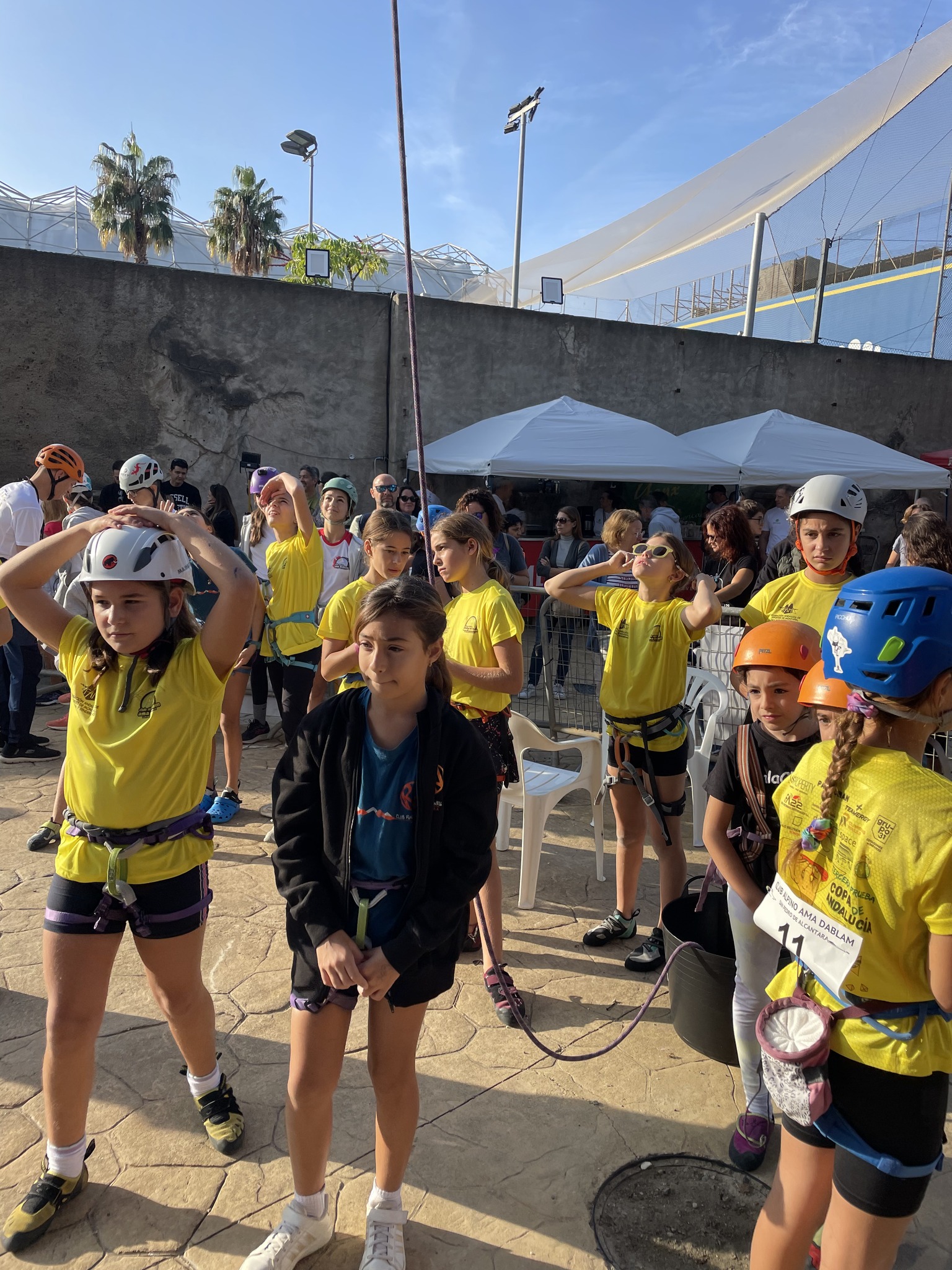 Jóvenes escaladores participando en la Copa de Andalucía